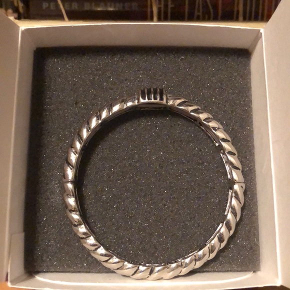 Lia Sophia silver bangle - Picture 4 of 5